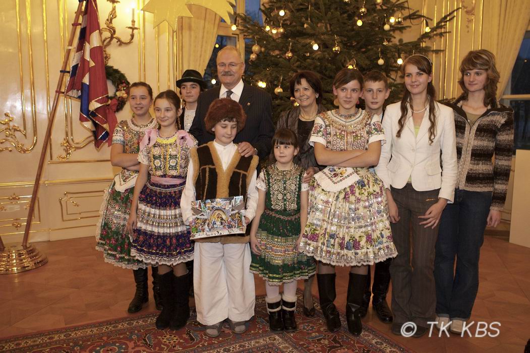 Fotogaléria Koledníci z Dobrej noviny u prezidenta SR - 3.1.07 (14) Koledníci z Dobrej noviny u prezidenta SR - 3.1.07