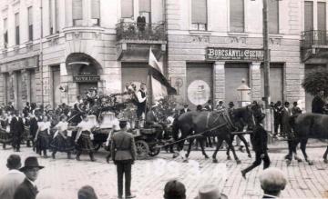 Zadováženie zvonov pre kostol - slávnostný sprievo Zadováženie zvonov pre kostol - slávnostný sprievo