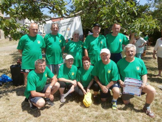 Na fotografii: horný rad: Branislav Bridiš, Jozef Chudý, Alžbeta Chudá, František Klimko, Slavomír Trhan, dolný rad: Ondej Slušný, Alžbeta Lapinová, Viktória Bridišová, Milan Bridiš, Vladimír Bátovský (foto: T. Varga) Na fotografii: horný rad: Branislav Bridiš, Jozef Chudý, Alžbeta Chudá, František Klimko, Slavomír Trhan, dolný rad: Ondej Slušný, Alžbeta Lapinová, Viktória Bridišová, Milan Bridiš, Vladimír Bátovský (foto: T. Varga)