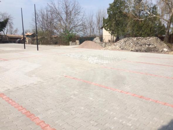 parkovisko_03.JPG parkovisko_03.JPG