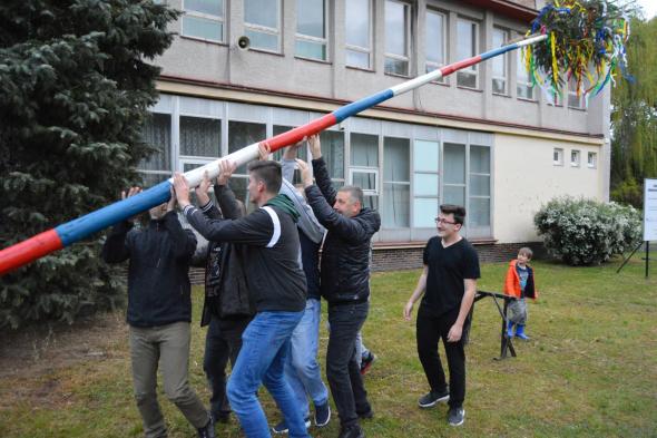 stavanie_maja_04.JPG stavanie_maja_04.JPG