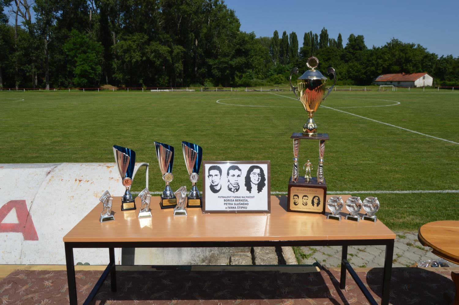 Fotogaléria 10. r. futb. turnaja na počesť B. Berkeša, P. Slušného a I. Štipku (51) 10. r. futb. turnaja na počesť B. Berkeša, P. Slušného a I. Štipku